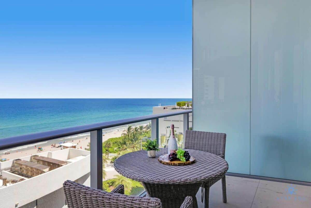Beachfront Condo Front Oceanview Balcony Pools — 4-Star Luxury Hotel in Hollywood, United States