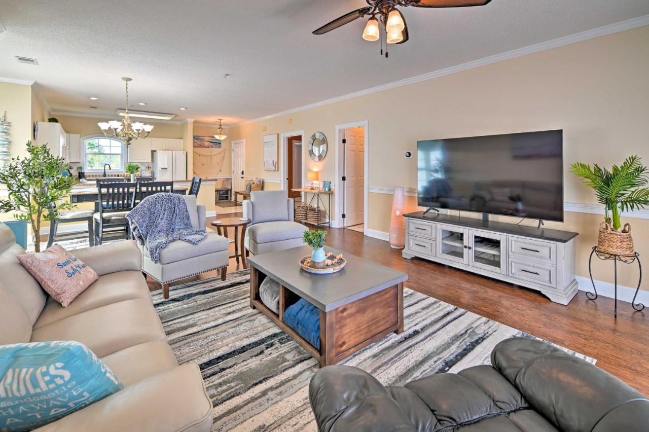 Bright Myrtle Beach Condo with Balcony — 4-Star Luxury Hotel in Myrtle Beach, United States