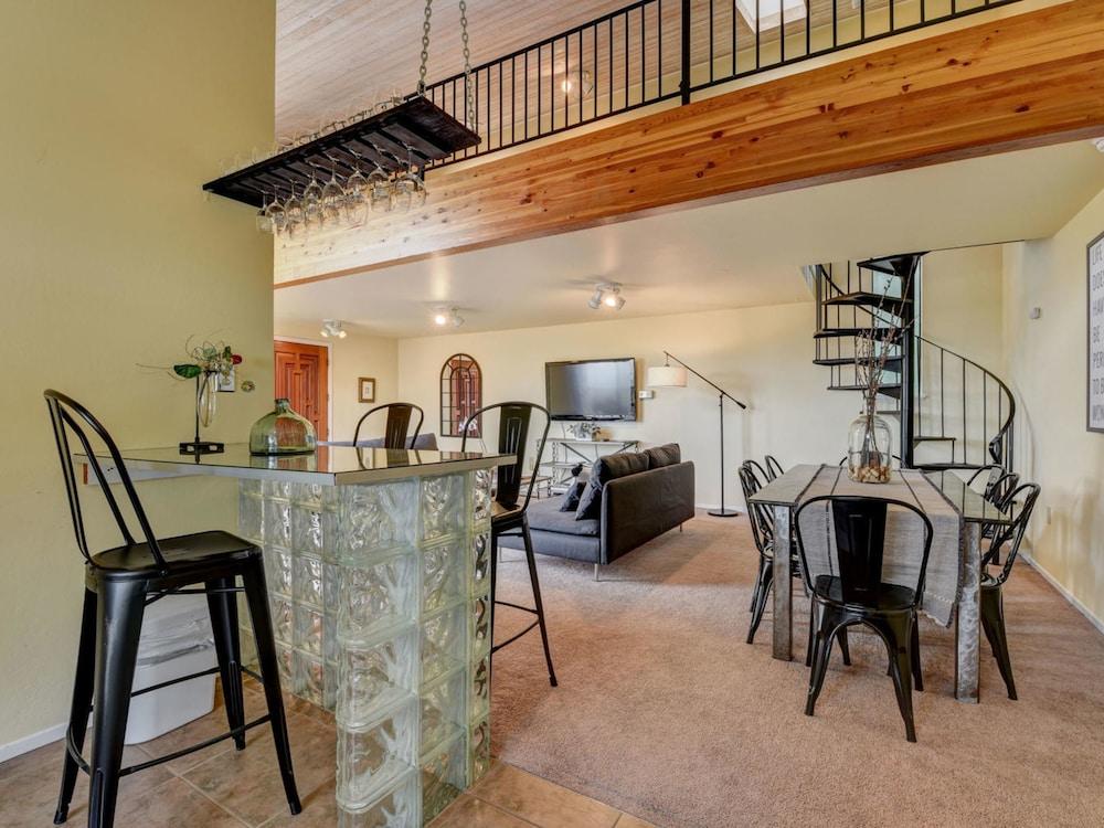 Large 1br With Loft & Amazing Views 1 Bedroom Cottage by Redawning — 4-Star Luxury Hotel in Napa, United States