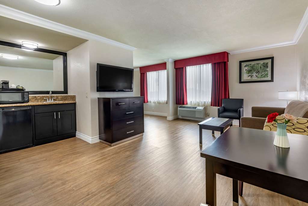 Best Western Plus South Bay Hotel - photo 5