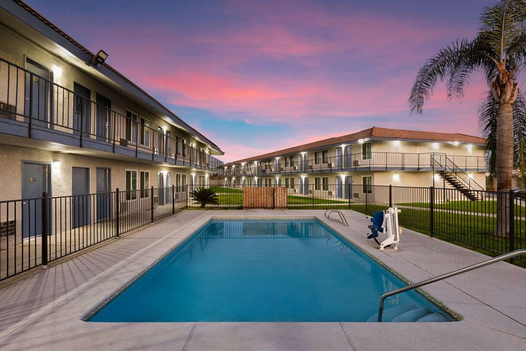 Days Inn by Wyndham Bakersfield - photo 7