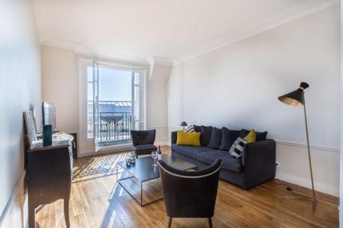 GuestReady Designer Apartment Eiffel Tower View
