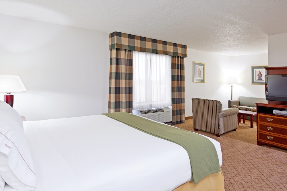 Holiday Inn Express & Suites Alliance by IHG - photo 6