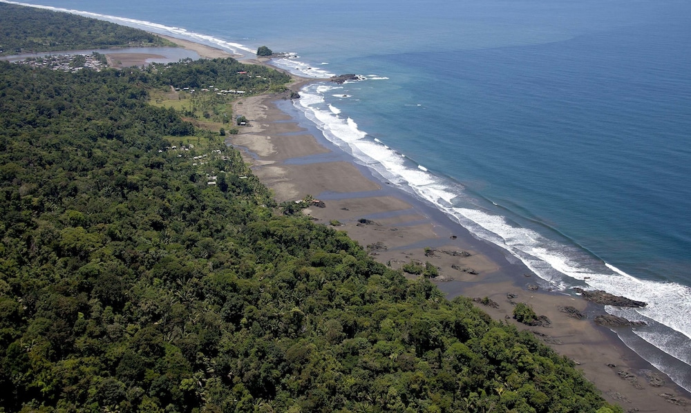 Hotel Destinos Del Pacifico Hostel — Bahia Solano