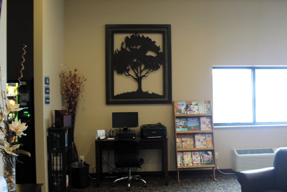 Cobblestone Inn & Suites Denison Oak Ridge - photo 62