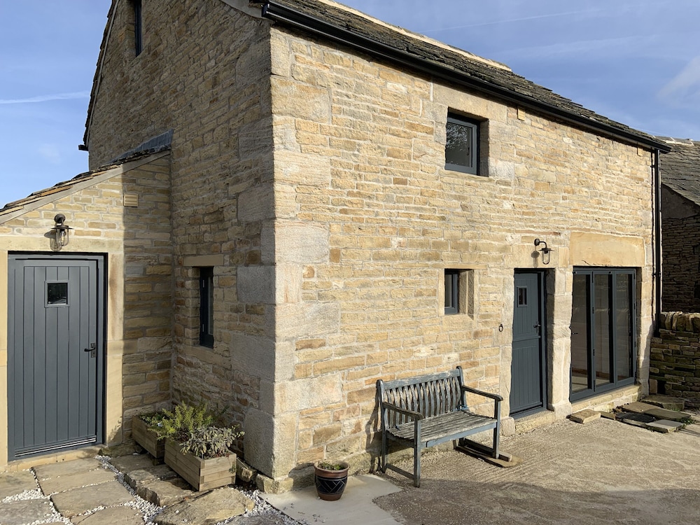 The Barn — 4-Star Luxury Hotel in Holmfirth, United Kingdom