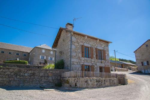 Gîte Gîtes de France 3 4 personnes à Ferluguet — hotel in Sainte-Eulalie