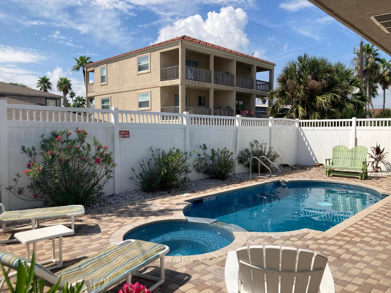 Relaxing Oasis Private House with Pool — 4-Star Luxury Hotel in South Padre Island, United States