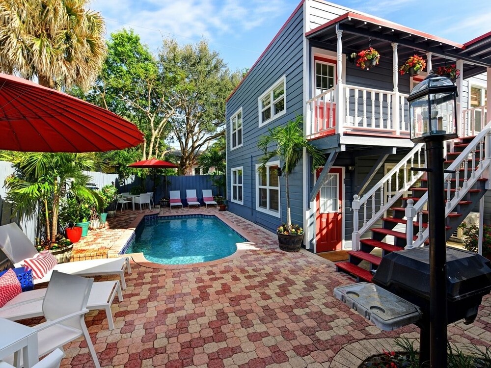 Conch Shell Cottage Unit 2 — 4-Star Luxury Hotel in West Palm Beach, United States