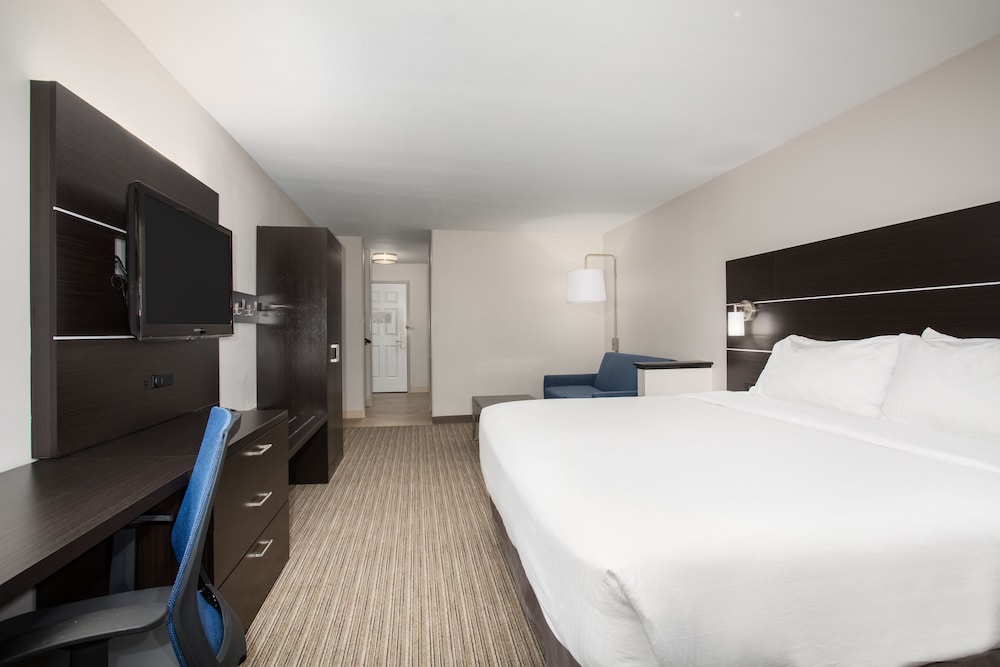 Holiday Inn Express Hotel & Suites Ft. Collins by IHG - photo 5