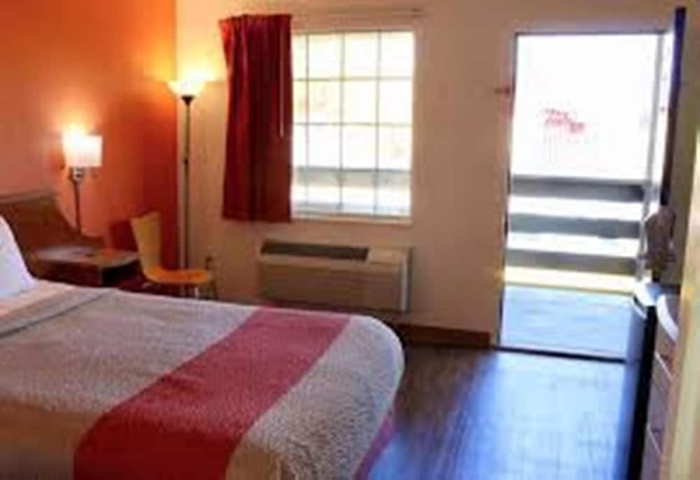 Motel6 Dayton OH - photo 14