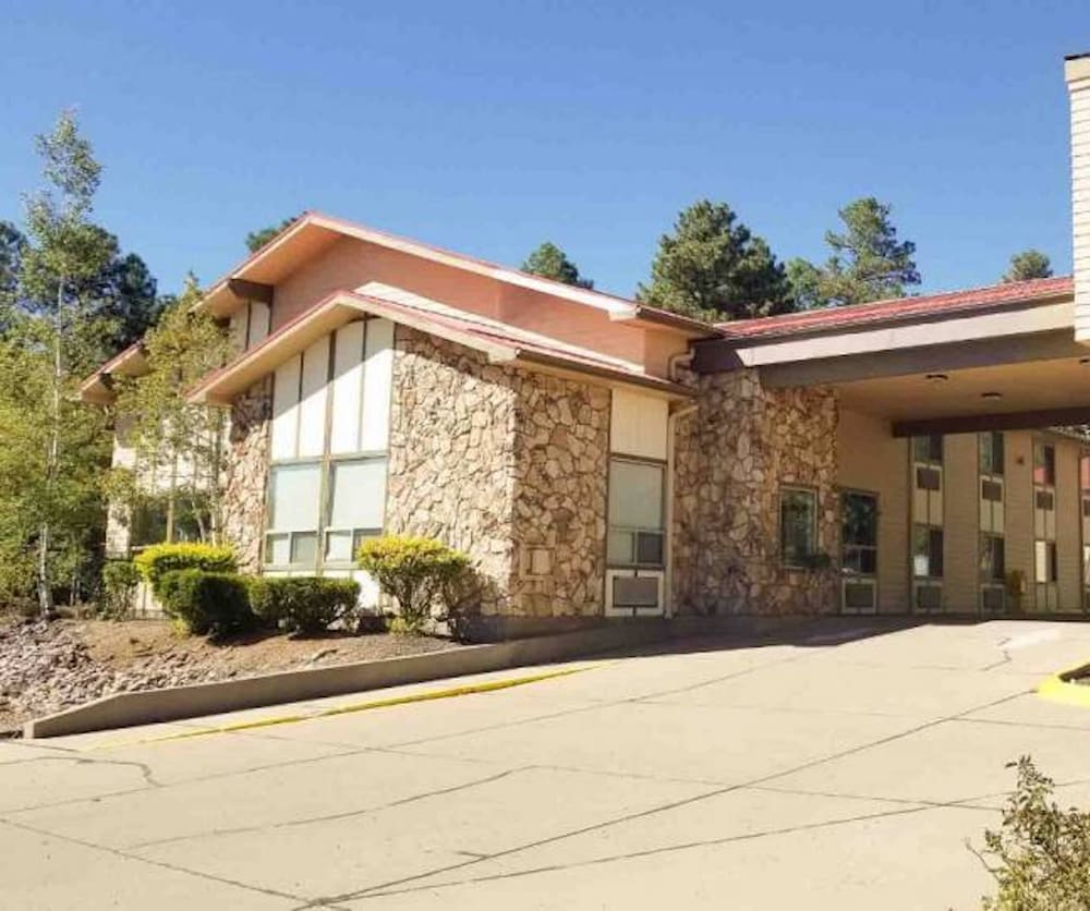Pinetop Studio Suites - photo 2