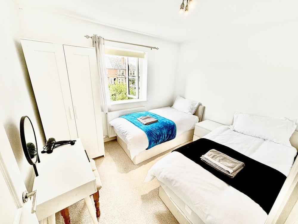Stunning 3 bed House in the Heartreading