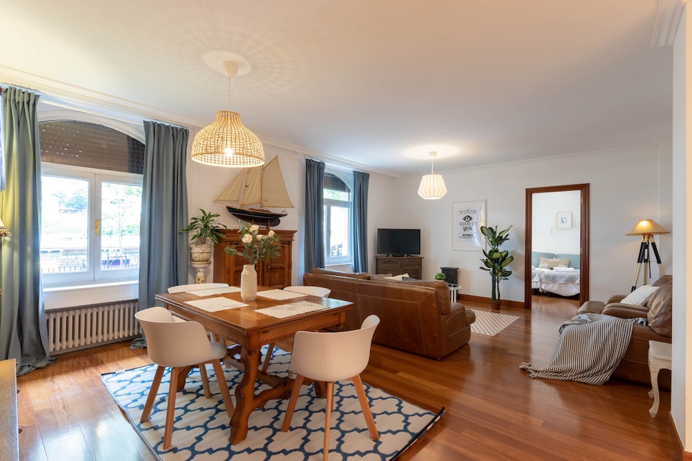 VOLANTIN I apartment by Aston Rentals — 4-Star Luxury Hotel in Bilbao, Spain