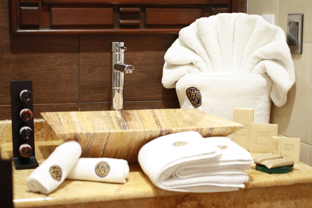 Bathroom amenities