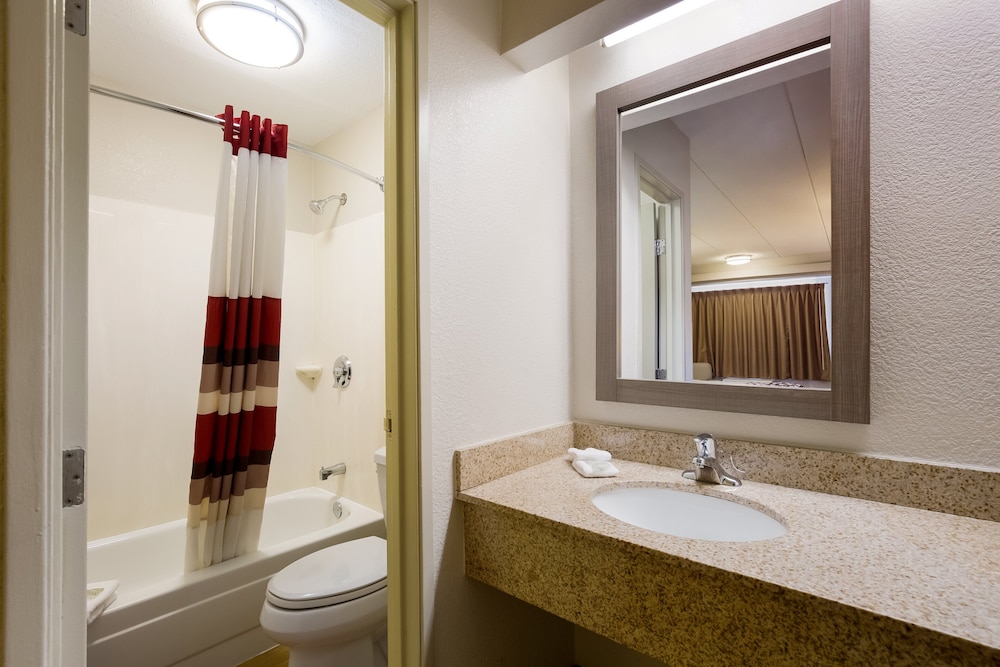 Red Roof Inn Wilkes Barre Arena - photo 21