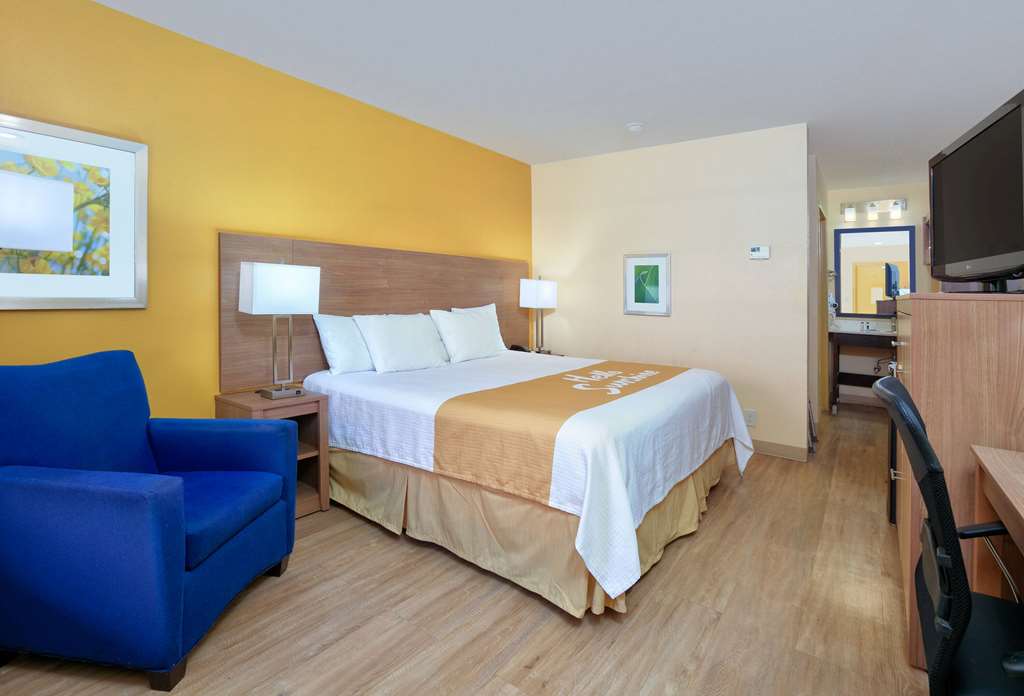 Days Inn by Wyndham Batesville - photo 18