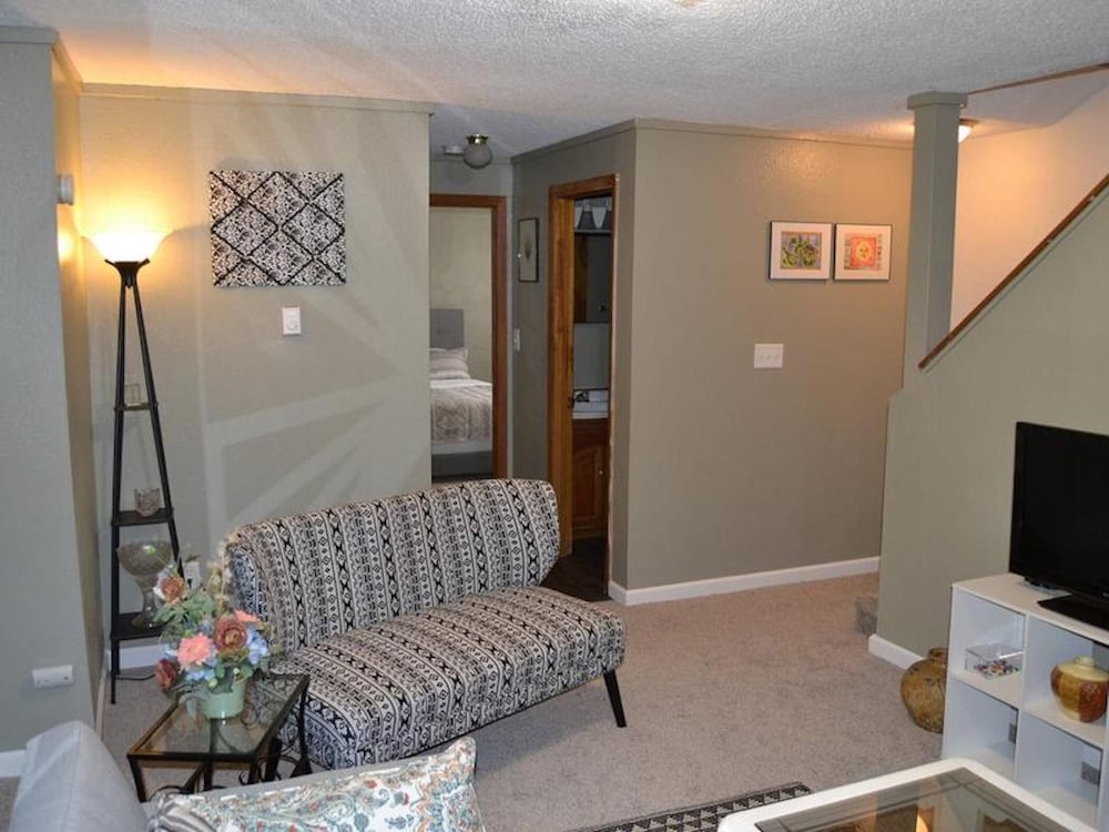 Perfect Place — 4-Star Luxury Hotel in Grand Forks, United States