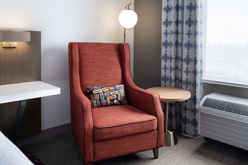 Hilton Garden Inn Visalia - photo 8