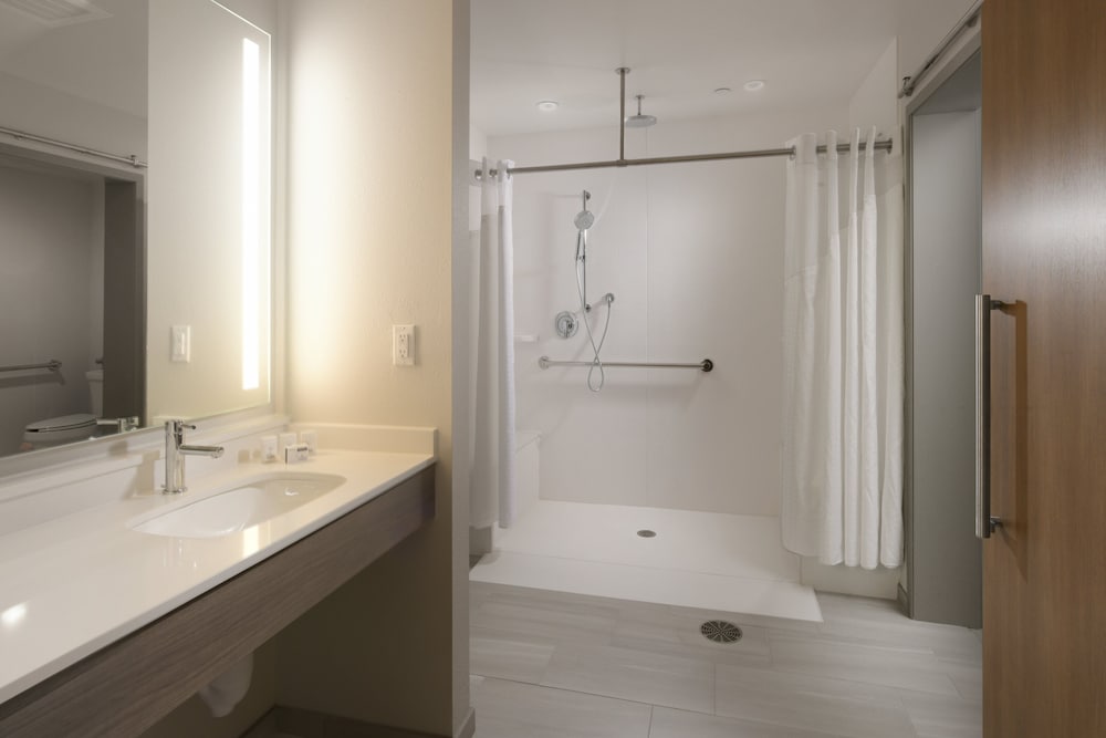 Holiday Inn Express & Suites Williamstown Glassboro by IHG - photo 13