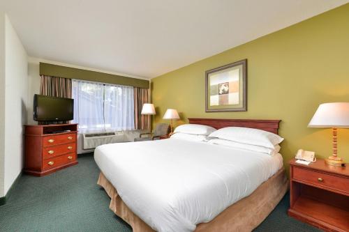 Hawthorn Suites by Wyndham Sacramento - photo 23