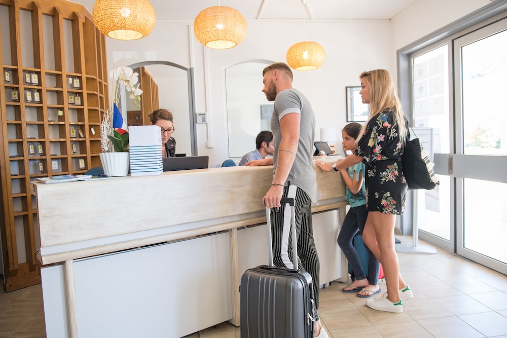 Camping les Grenettes — 4-Star Luxury Hotel in Sainte-Marie-De-Re, France