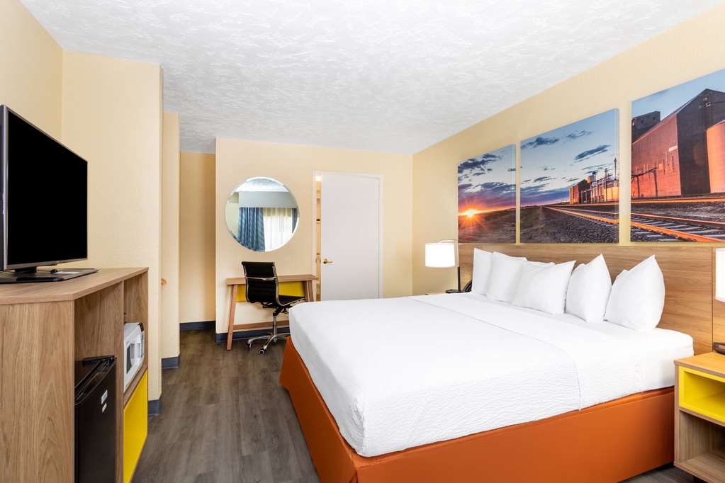 Days Inn & Suites by Wyndham Clovis - photo 13