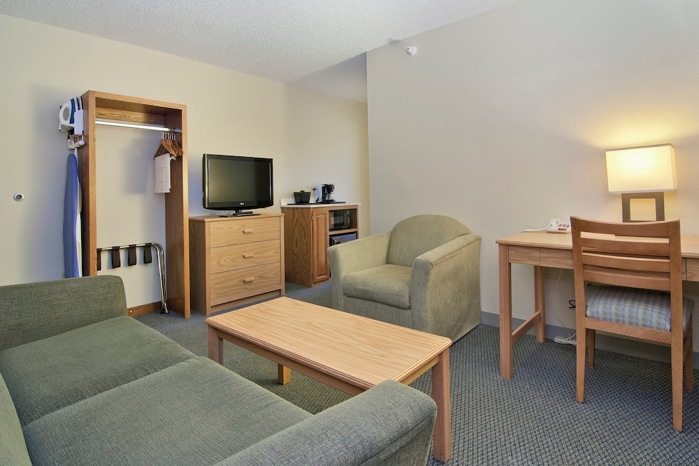 Boarders Inn & Suites by Cobblestone Hotels Faribault - photo 16