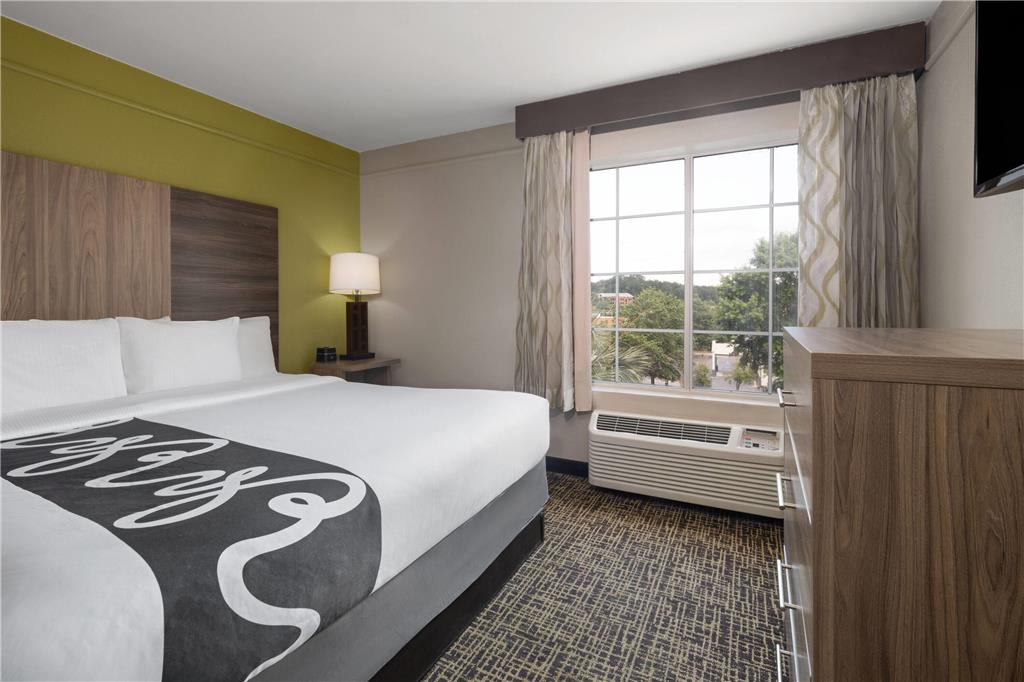 La Quinta Inn & Suites by Wyndham Atlanta Stockbridge - photo 34