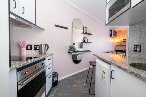 Flamingo 805 Top Floor Sea Point Studio Near Beach with Daily Housekeeping