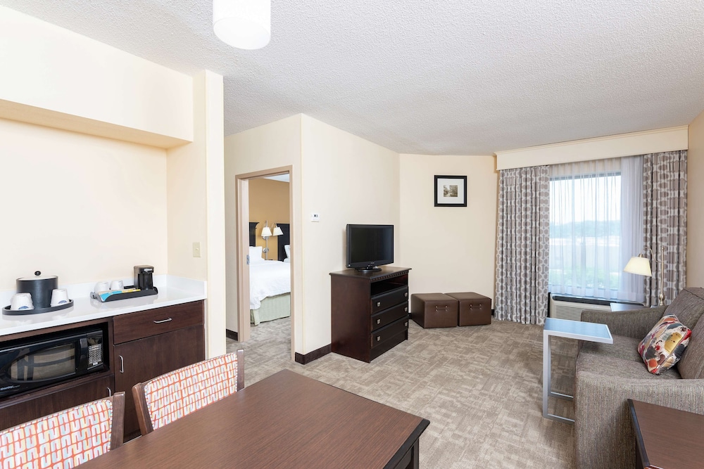 Hampton Inn & Suites Cleveland Airport Middleburg Heights - photo 27