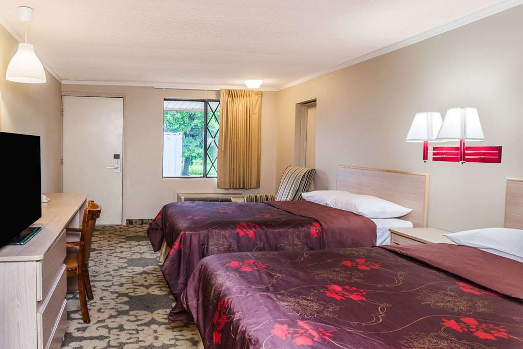 Knights Inn Farmington Hill - photo 4