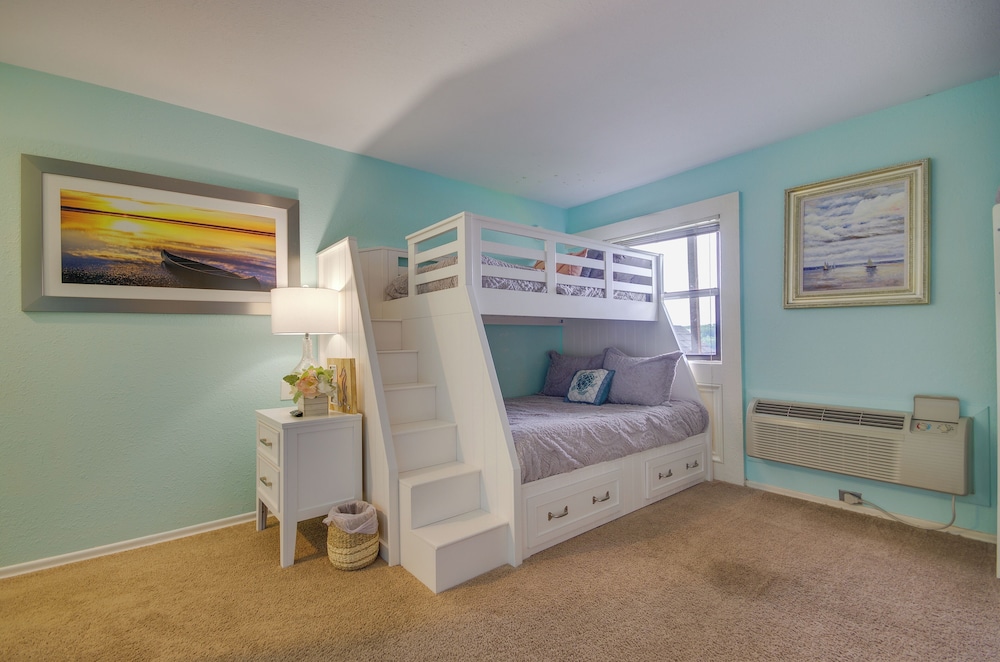 Waterfront Views & Resort Perks: Osage Beach Home - photo 15
