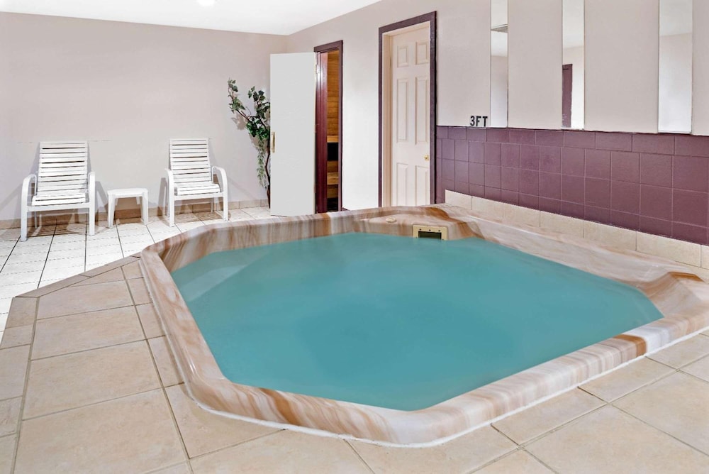 Ramada by Wyndham Spokane Valley - photo 21