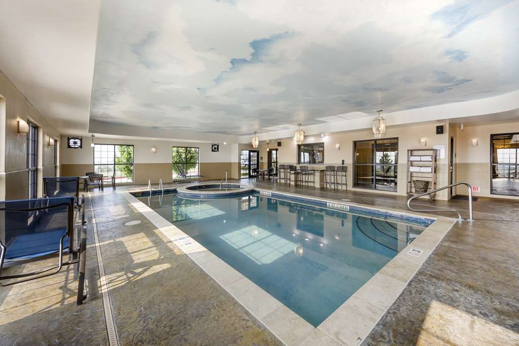 Best Western Plus Emerald Inn & Suites - photo 6