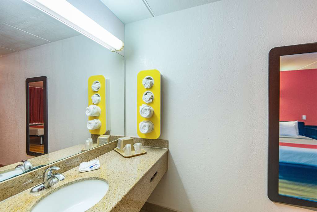 Motel 6 Cleveland TX - photo 21