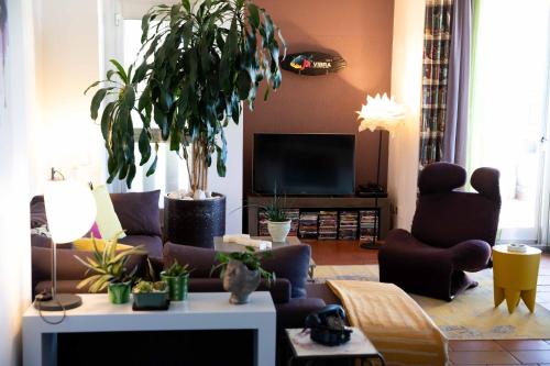 Sound of Colors Art Design Apartment — 4-Star Luxury Hotel in Desenzano Del Garda, Italy