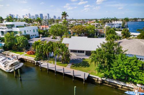 Marble House in Lauderdale Harbours — 4-Star Luxury Hotel in Fort Lauderdale, United States