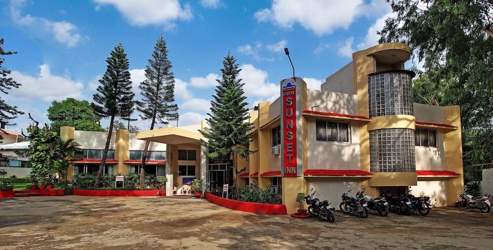 Hotel Sunset Inn Mount Abu With Swimming Pool in Abu, India