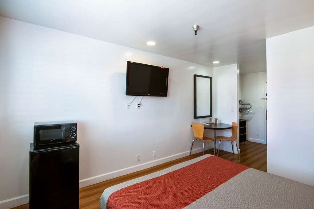 Motel 6 Monterey Park CA - photo 11