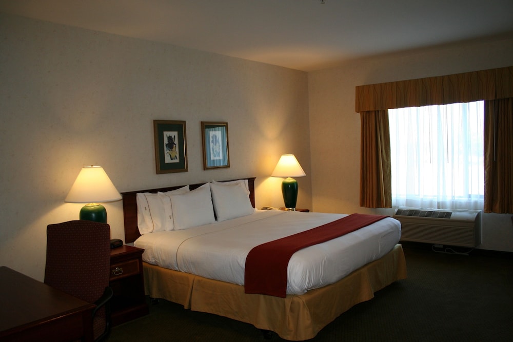 Evergreen Inn and Suites - carbon neutral hotel in Monroe