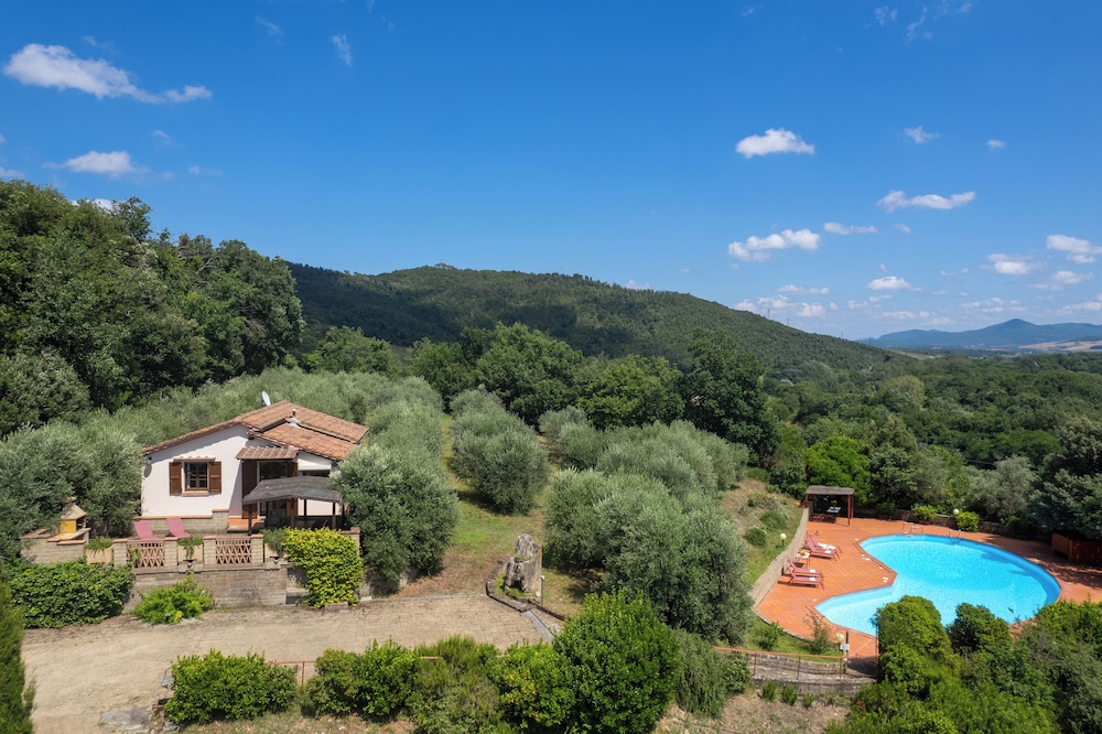 Villa Riparbella — 4-Star Luxury Hotel in Riparbella, Italy