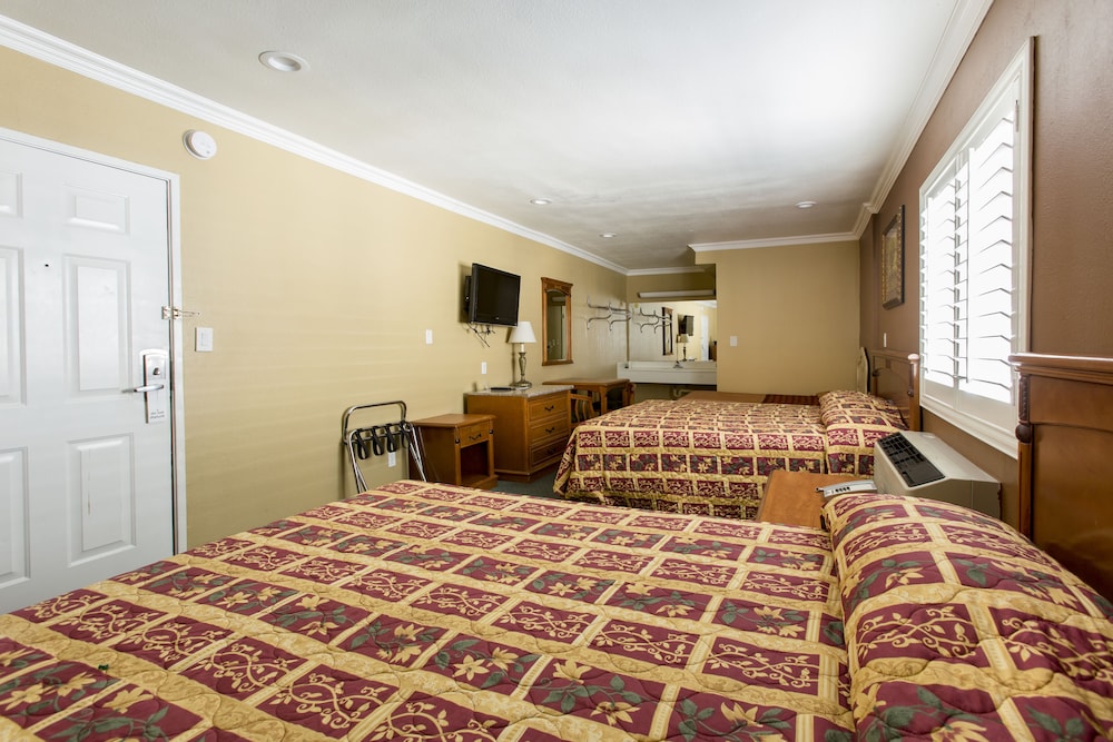 Beverly Inn - photo 10