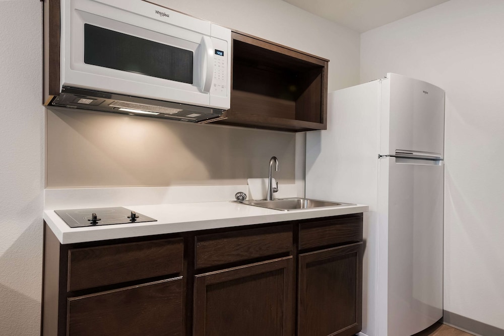 WoodSpring Suites Phoenix Deer Valley - photo 16