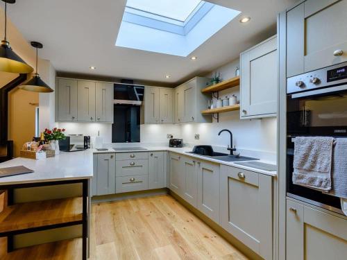 Rinstone Lodge Thornton Le Dale. Moors cottage with hot tub
