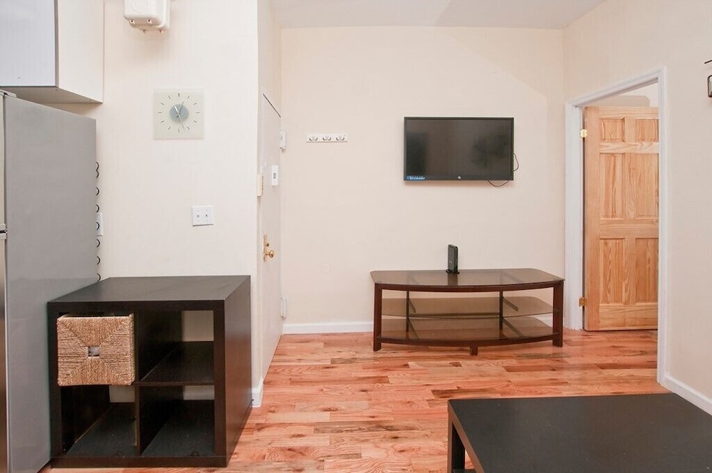 Upscale Newly Renovated 2 BR on Midtown East New York - photo 18