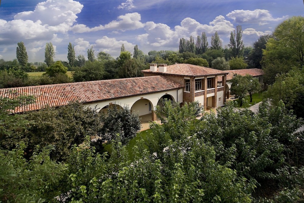 Ca' Mura' Hotel — 4-Star Luxury Hotel in Masera Di Padova, Italy