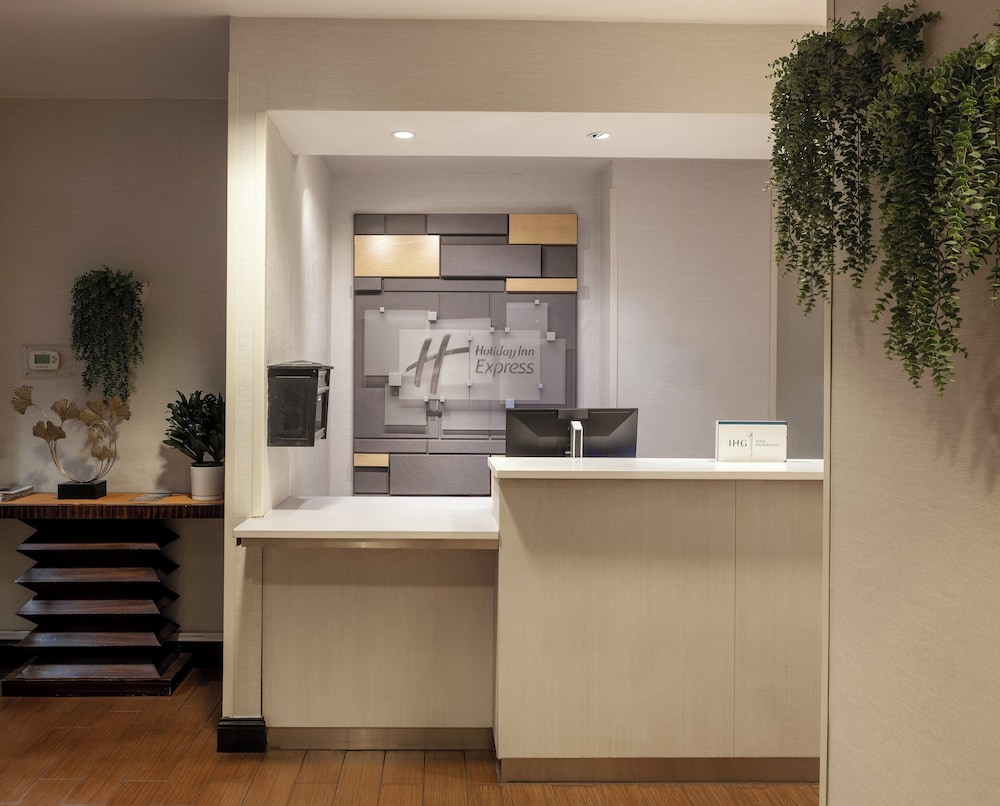 Holiday Inn Express New York City Times Square by IHG - photo 40