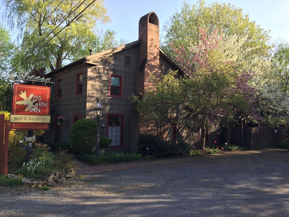 1795 Acorn Inn B&B — 4-Star Luxury Hotel in Canandaigua, United States