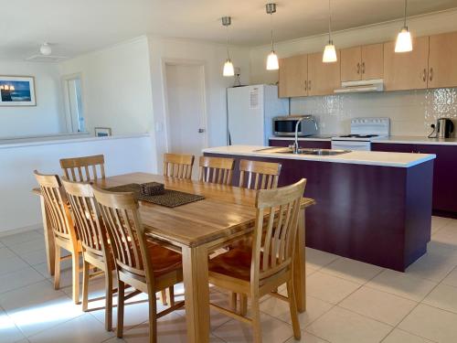 Bayview Beach House Apartment No 1 — 4-Star Luxury Hotel in Kingscote, Australia